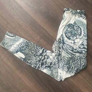 Soft tiger leggings